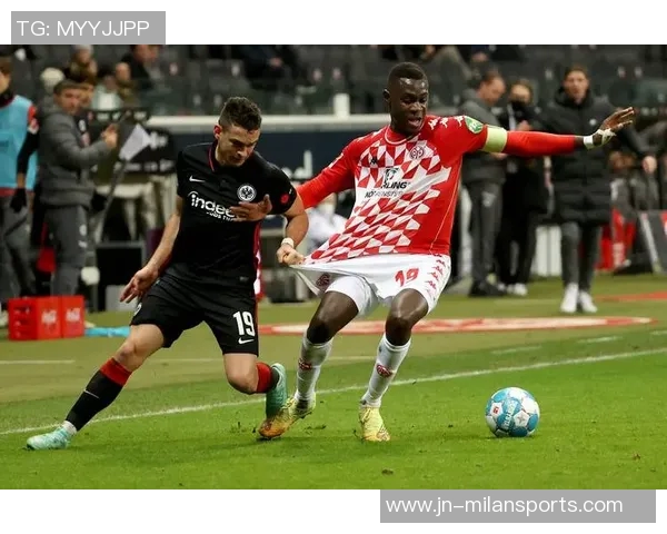 法兰克福近期疯狂进球大战即将迎战拜仁引发关注