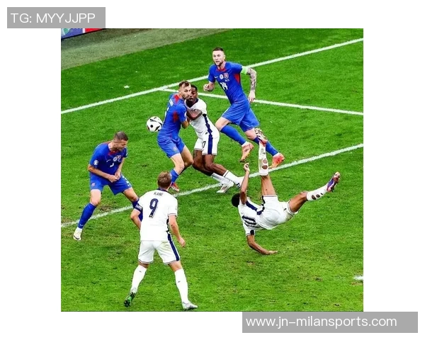 小贝林厄姆比赛表现不佳家庭观战气氛紧张引发关注 小贝林厄姆比赛表现不佳家庭观战气氛紧张引发关注