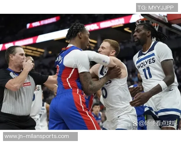 狼队四大主力戈贝尔里德迪文麦丹首节齐上阵后再无出场机会 狼队四大主力戈贝尔里德迪文麦丹首节齐上阵后再无出场机会