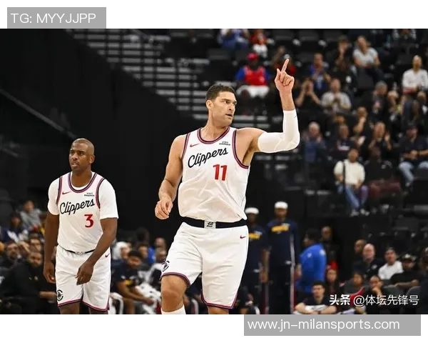 快船官方发布新海报保罗与科林斯携手庆祝胜利展现内外功臣风采 快船官方发布新海报保罗与科林斯携手庆祝胜利展现内外功臣风采