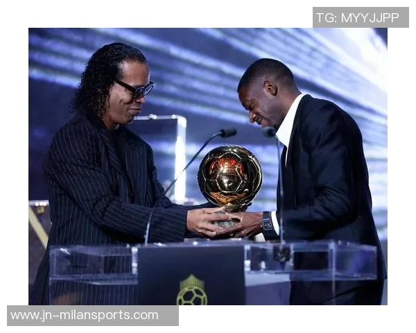 登贝莱荣获家乡城市奖章市长亲自颁发庆祝新科金球奖得主