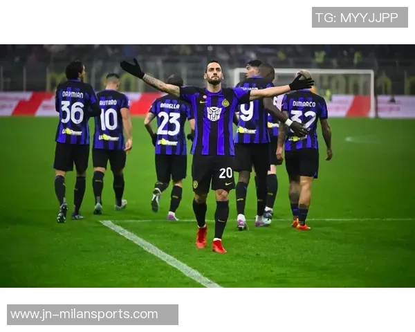 意甲10月最佳阵容揭晓莱奥博尼迪马尔科恰尔汉奥卢入选